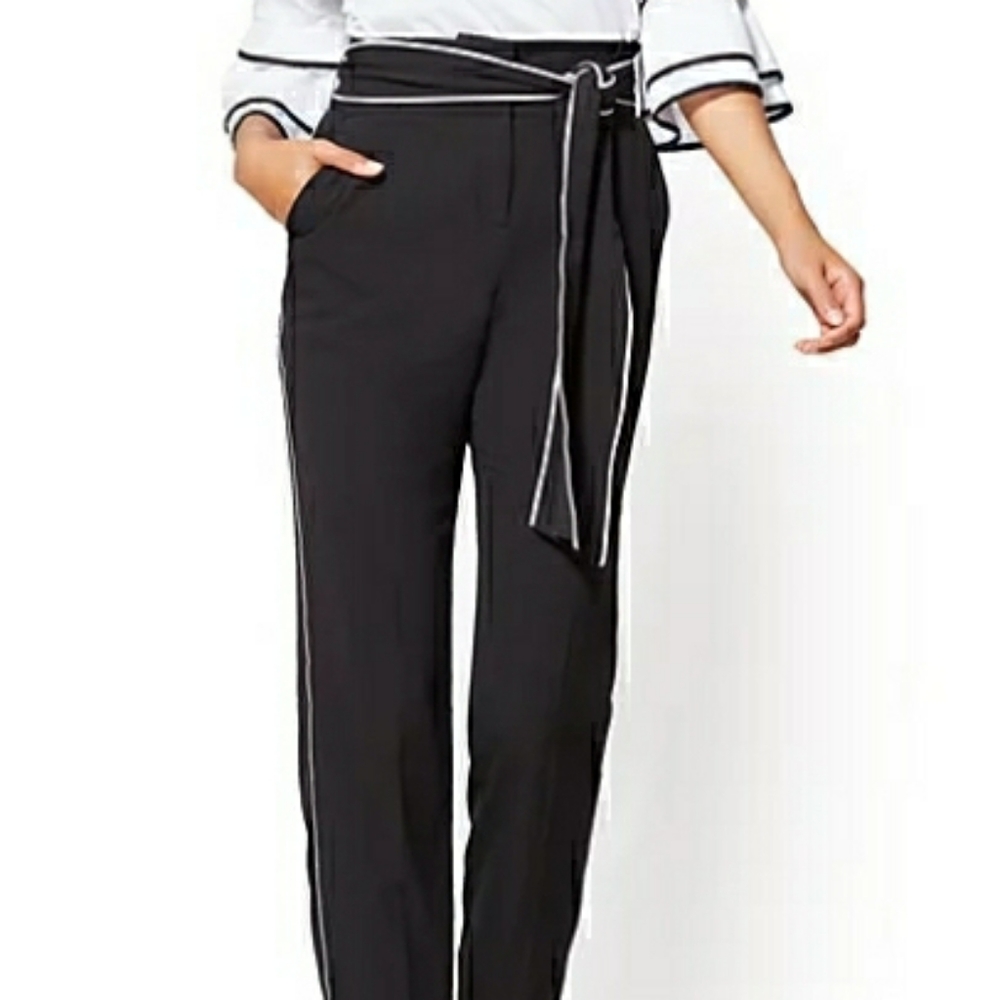 NWT New York and Compant Ankle Pants
